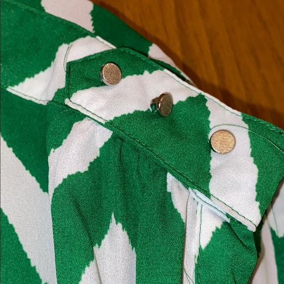 New gorgeous Zac & Rachel elegantly flowing top - Picture 4 of 7